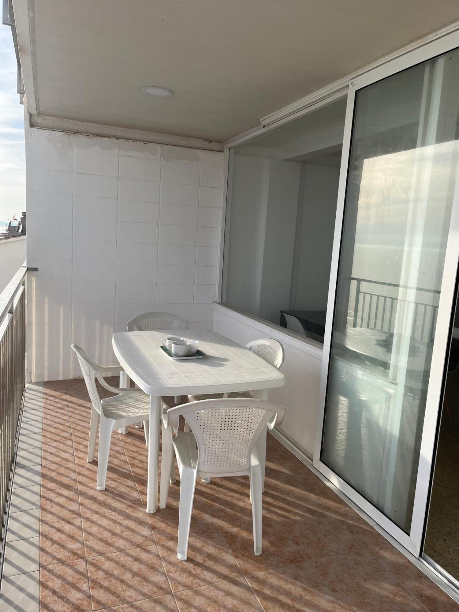 Beachfront 3-Bedroom Apartment Calafell Exterior foto